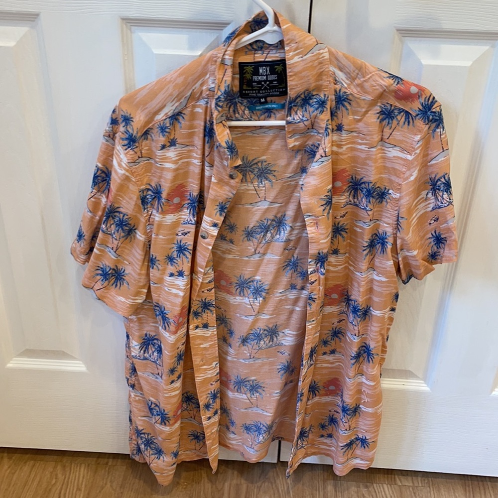 NWOT MBX M Hawaian Button Up - Picture 4 of 4